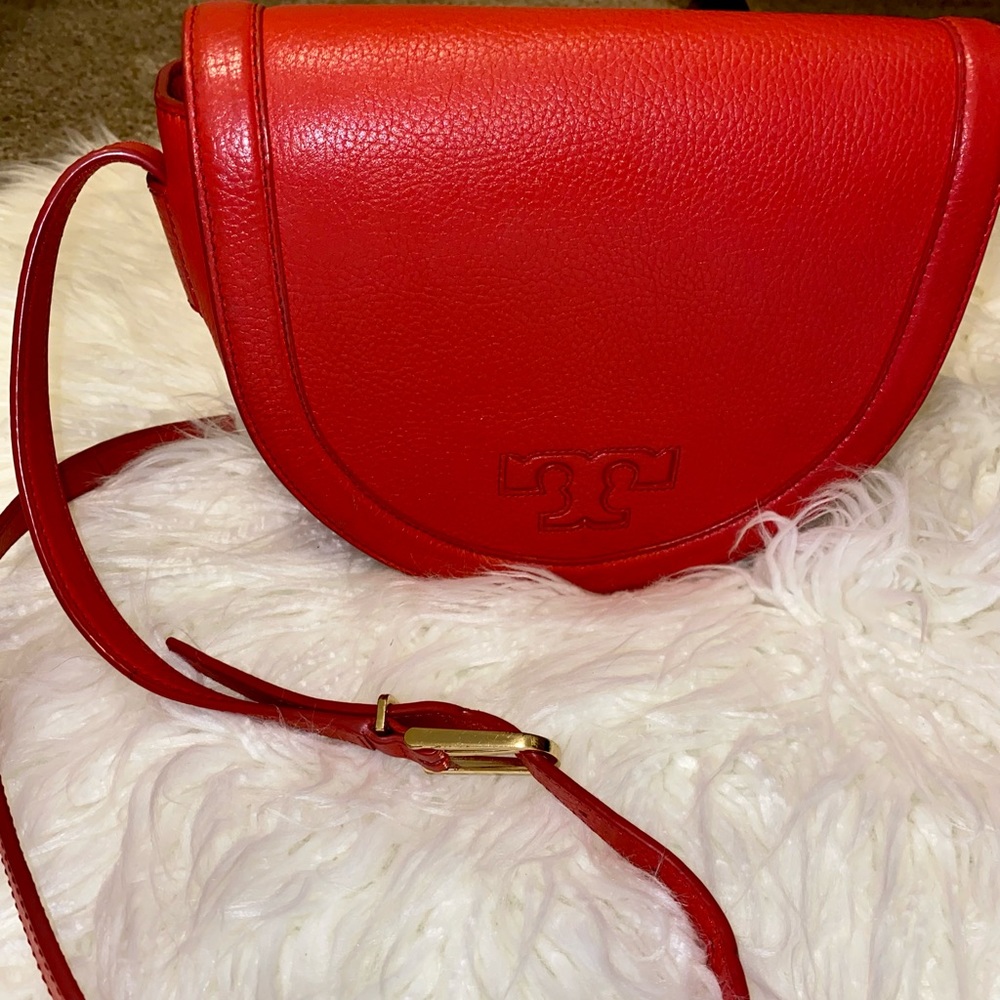 Tory Burch Serif T Saddle Bag.